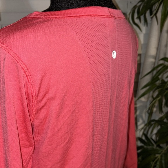 Lululemon Long Slv Pink Top with a very large but descrete logo over the front - Picture 11 of 15
